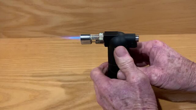 Self starting torch