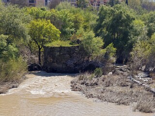 Ruinen im Fluss in Cordoba