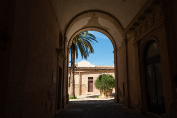 Entrada a un palacio de Noto, Sicilia