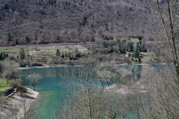 Blick zum Tennosee von oben im Trentino