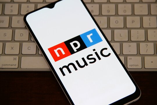 NPR - Music - Classical - Podcast - Tiny Desk Concerts. - National Public Radio &eacute; uma rede de r&aacute;dio p&uacute;blica estadunidense e uma organiza&ccedil;&atilde;o de comunica&ccedil;&atilde;o social, sem fins lucrativos.