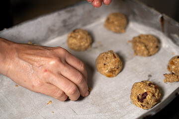 making oatmeal cookies with dough