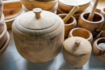 Ancestral art in wood vases, pots and unique utensils from Ecuador
