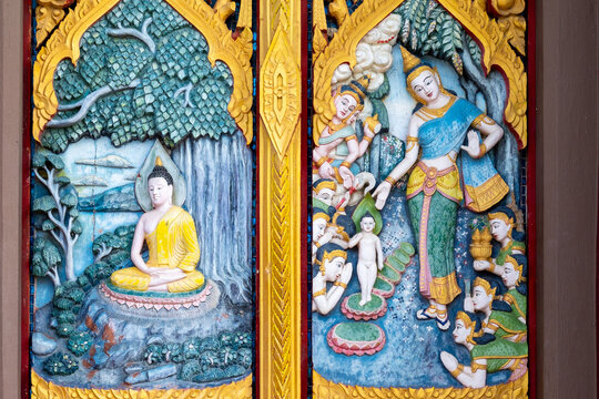  Intricate Buddhist Temple Door Carving