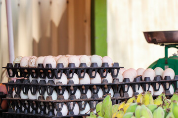 Obraz premium Fresh Eggs Stacked Neatly with Bananas at Market Stall