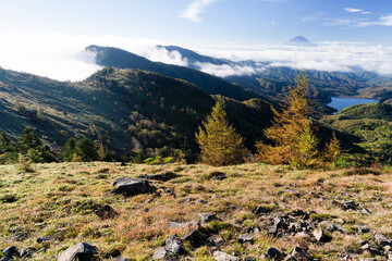 山梨県甲州市　秋の大菩薩嶺と富士山