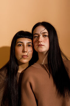 Brunettes in artistic harmony