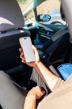 mobile phone in car