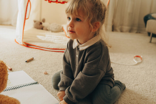 Todlder playing with crayons