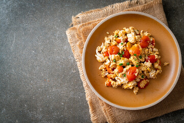 stir-fried tomatoes with egg on plate