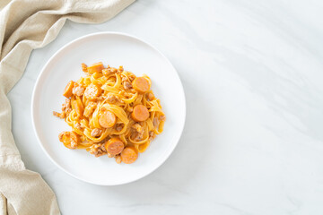 spaghetti pasta sausage and minced pork