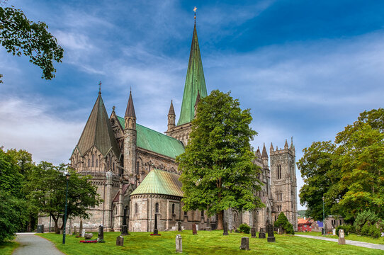 Fototapeta Trondheim, formerly Nidaros and Trondheim, is a city and municipality in Norway, capital of the county of Trøndelag.