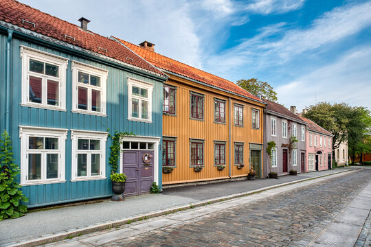 Fototapeta Trondheim, formerly Nidaros and Trondheim, is a city and municipality in Norway, capital of the county of Trøndelag.