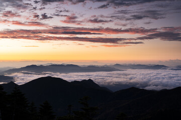 山梨県山梨市　国師ヶ岳から望む朝焼け