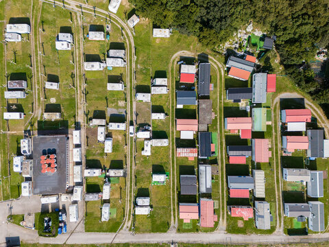 Campsite with caravans and mobile homes seen from above