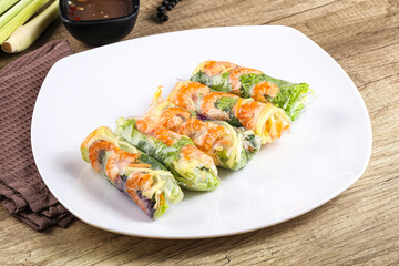 Vietnamese spring roll with prawn and mango