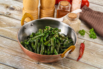 Green bean salad with sesame seeds
