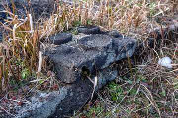 제주 묘지에 사용되는 돌로 된 식기