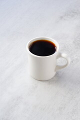 淹れたてのフレッシュで香りのよいコーヒーが入ったコーヒーカップ
