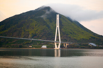 Puente en Shimanami Kaido, Japón