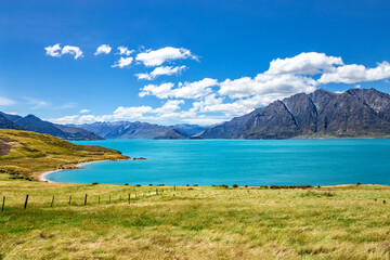 Obraz premium Lake Hawea and the mountains, Otago, South Island, New Zealand, Oceania.