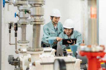 ビルメンテナンスをする女性エンジニア　撮影協力 学校法人電波学園 東京電子専門学校