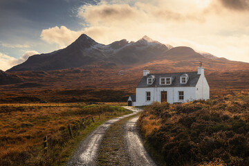 The Isle of Skye’s autumn landscapes blend golden moors, misty peaks, and rugged coastlines. A land of dramatic beauty, where nature’s wild spirit thrives.