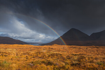 The Isle of Skye’s autumn landscapes blend golden moors, misty peaks, and rugged coastlines. A land of dramatic beauty, where nature’s wild spirit thrives.