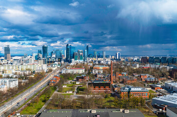 Panorama Warszawy widok na Warszawską Wolę i najwyższe biurowe budynki Uniqa, Spire, Varso tower, Warta, Rondo 1, Hotel Hilton. © smoku7979