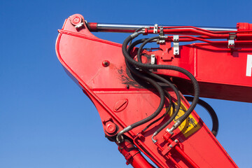 Roter Hydraulischer Baggerarm eines Baggers auf einer Baustelle, Deutschland