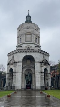 La cuaresma es un tiempo de arrepentimiento, un confesionario que muestra la misericordia De Dios. El resucitado es prueba de ello. Jes&uacute;s venci&oacute; la muerte.