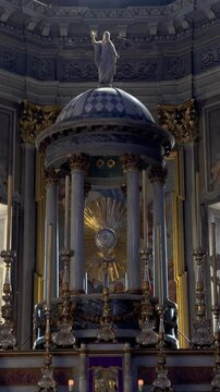 La cuaresma es un tiempo de arrepentimiento, un confesionario que muestra la misericordia De Dios. El resucitado es prueba de ello. Jes&uacute;s venci&oacute; la muerte.