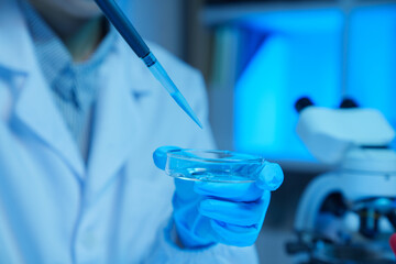 Fototapeta premium science, laboratory, research, chemical, biology, chemistry, test, medicine, scientific, experiment, liquid, medical, tube, biotechnology, microbiology, lab, chemist, scientist, blue, pharmaceutical, 