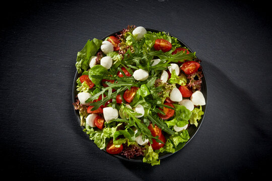 GreenSalad - Gr&uuml;ner Salat mit Mozzarella und Cherrytomaten