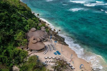 This hotel, boasting the best views in Bali, offers a range of premium facilities, including a fully equipped gym, a romantic ocean-view restaurant, and various activities for children&mdash;perfect for a f