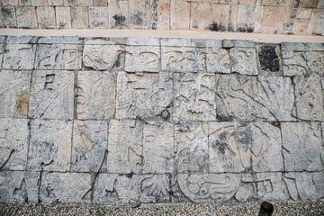 Chichen Itza, Mayas, Rivera maya, pirámide impresionante, juego de pelota, estadio y sacrificios. Columnas de guerreros del templo.