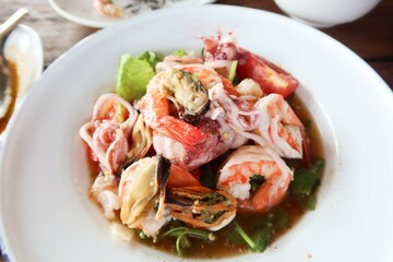 thai noodle soup with shrimp