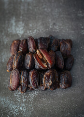 Composition of dried fruits dates