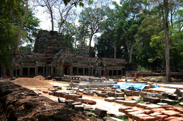 Naklejka premium Tree roots and Ancient ruins antique building Prasat Ta Prohm or Ancestor Brahma temple of Angkor Wat for Cambodian people travelers travel visit respect praying at Angkor Thom in Siem Reap, Cambodia