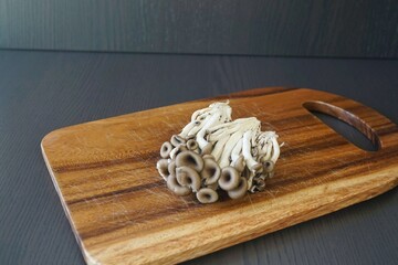 Mushroom, Oyster mushroom (pleurotus ostreatus) on the cutting board, cooking. Asian cuisine. 팩느타리 버섯.