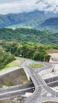 Video a&eacute;reo realizado con drone sobre la nueva v&iacute;a que pertenece a la "Conexi&oacute;n Pac&iacute;fico 1" unidad Funcional 2 en  las zonas rurales de los municipios de Amag&aacute; y Titirib&iacute;, Antioquia, Colombia.