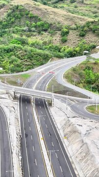 Video a&eacute;reo realizado con drone sobre la nueva v&iacute;a que pertenece a la "Conexi&oacute;n Pac&iacute;fico 1" unidad Funcional 2 en  las zonas rurales de los municipios de Amag&aacute; y Titirib&iacute;, Antioquia, Colombia.
