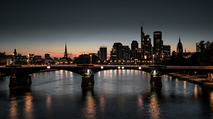 Obraz premium Frankfurt baue Stunde