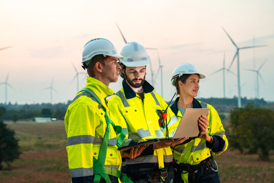 Engineer at Renewable Energy Windmill Farm, Harnessing Wind Power for Sustainable Electricity Generation, Advanced Technology to Support Green Energy Solutions, Eco-Friendly Alternatives Environment