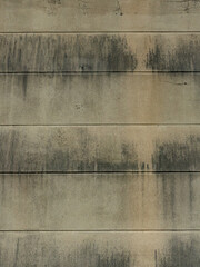 Feuchte und verschmutzte Hauswand
