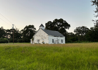 A rundown barn in a field in Houston, Texas