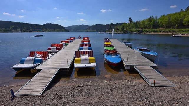 Ruderboot, Tretboot, Bunt, Schluchsee, Schwarzwald, Baden-W&uuml;rttemberg, Deutschland, Europa