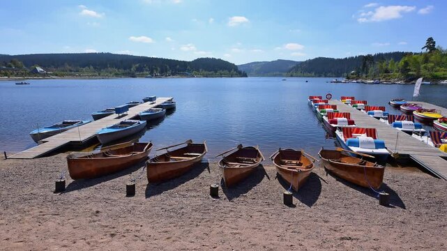 Ruderboot, Tretboot, Bunt, Schluchsee, Schwarzwald, Baden-W&uuml;rttemberg, Deutschland, Europa