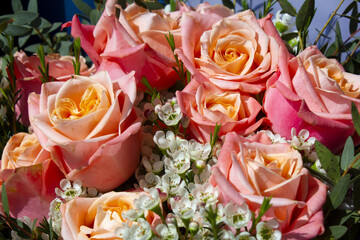 This is a bouquet with pink roses.	