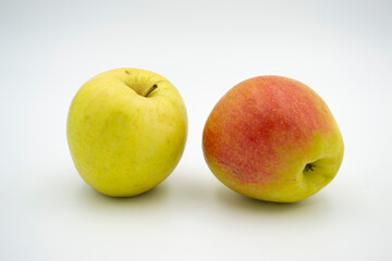 red and yellow apples